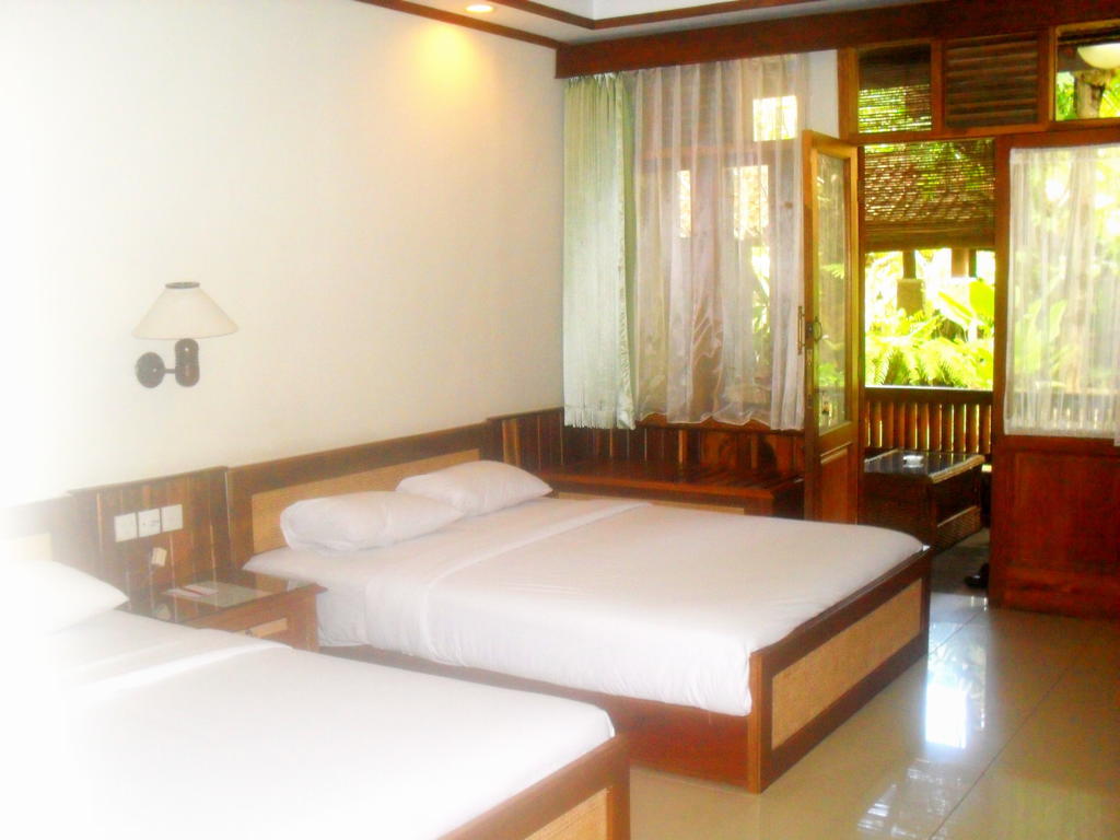 Sunrise Hotel Beach Pangandaran Rom bilde